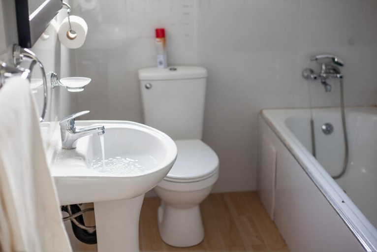 Bathroom 4, Muka Staytel, Ndola