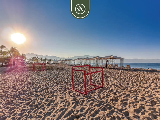 Beach 5, Beachfront 2 BR Condo - Beach - Pools - Tennis, Puerto Vallarta