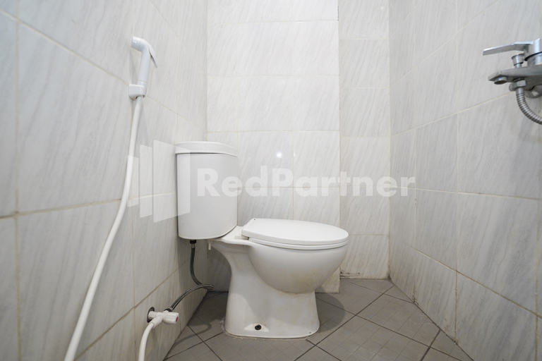 Bathroom 3, Mahkota Residence near Kota Lama Semarang RedPartner, Semarang