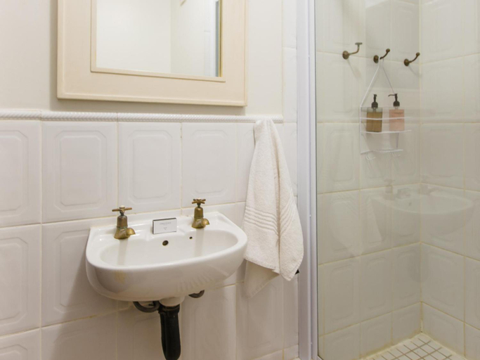 Bathroom 4, Portland Manor, Eden