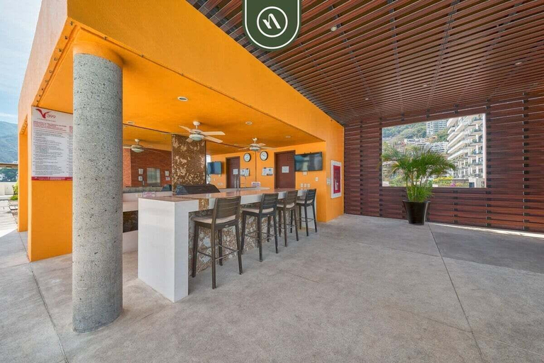 Outdoor dining 2, Studio in Romantic Zone - Rooftop Pool - King Bed, Puerto Vallarta