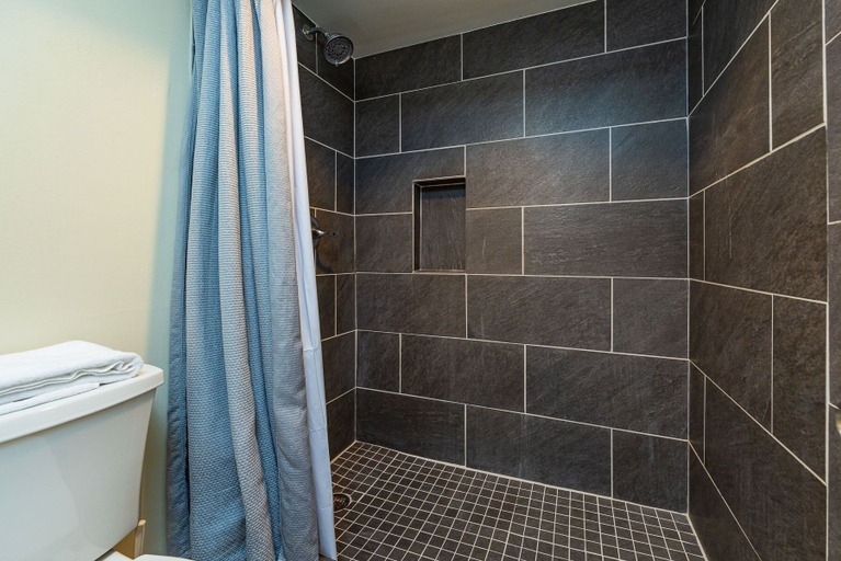 Bathroom 4, Phoenix Vii 7316 2 Bedroom Condo, Baldwin