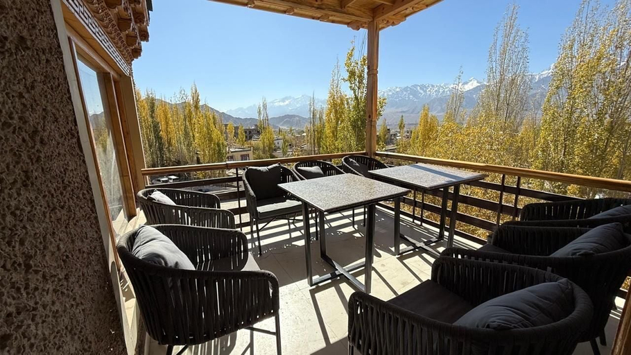 Outdoor dining 4, Kashi Ganga Inn, Leh