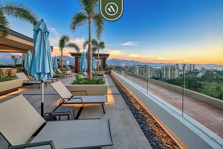 Terrace/patio 4, Luxury 2 BR Condo Near Golf Courses and Marina, Puerto Vallarta