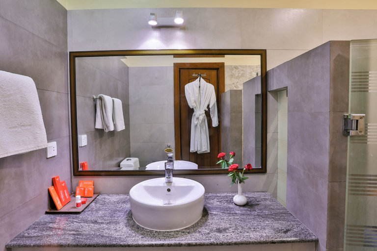 Bathroom 3, Avari Xpress Faisalabad, Faisalabad