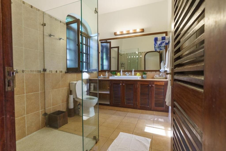 Bathroom, Asha Boutique Hotel, Msambweni