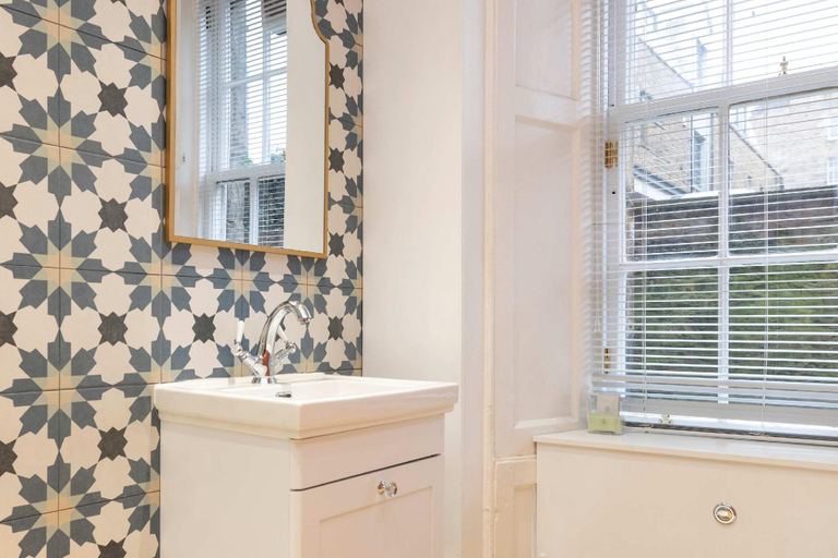 Bathroom 2, Charming Georgian Home in the City Centre, Edinburgh
