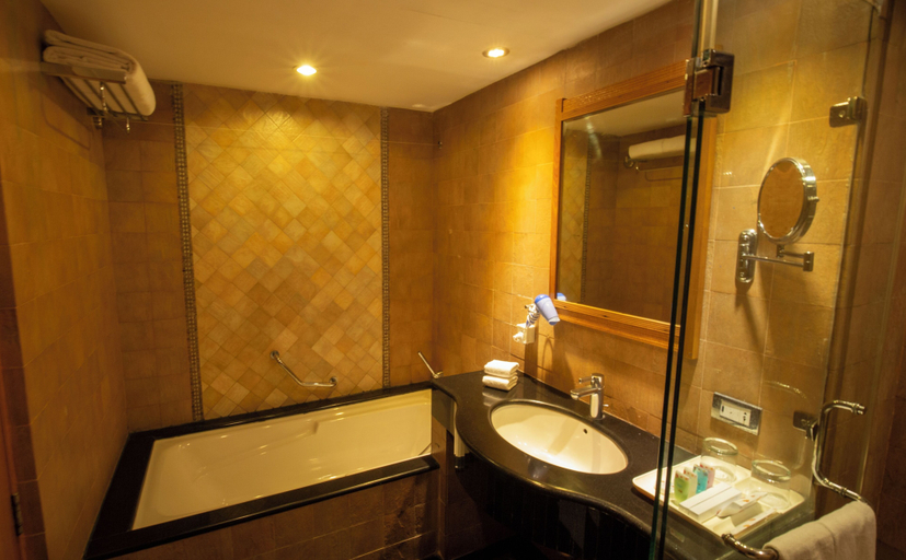 Bathroom 4, Bonjour Bonheur Ocean Spray, Viluppuram