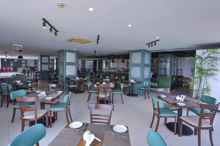 Food & Drinks 5, Avari Xpress Gulberg, Lahore