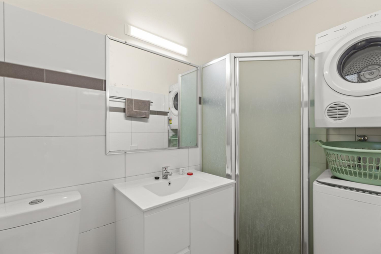 Bathroom, Cable Beachside Apartments, Broome
