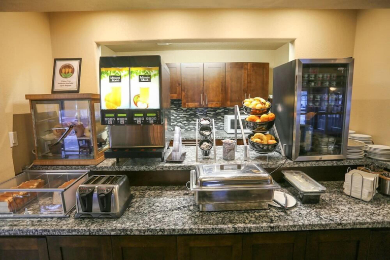 Food & Drinks 4, Prairie Crest Calgary Airport, Division No. 6