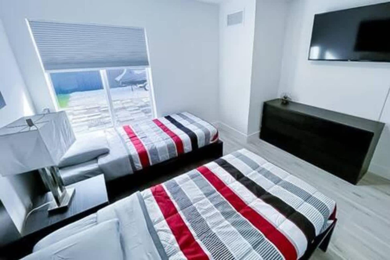 Room 2, Ocean Pearl Estate 3BR 2BA W Pool, Broward