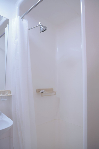 Bathroom 4, Ski Rider Hotel, Snowy River
