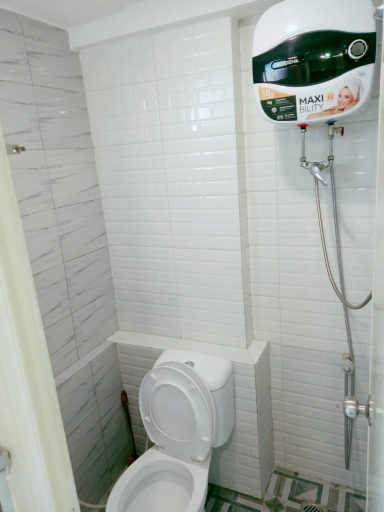 Bathroom 5, Smart TV Room Studio Green Park View, West Jakarta