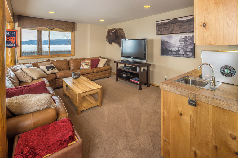 Living area 5, Hebgen Lakeshore Retreat, Gallatin