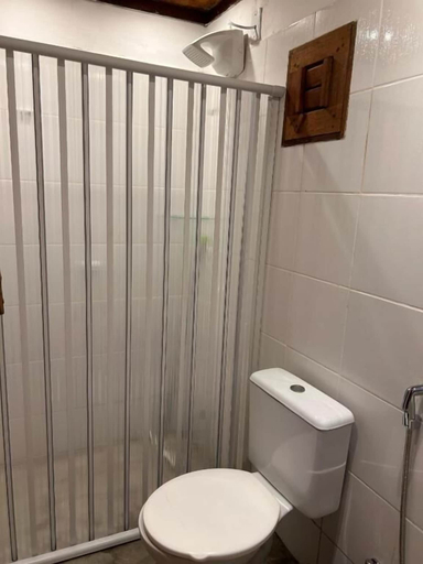 Bathroom 4, Cabaré du Vento, Cruz