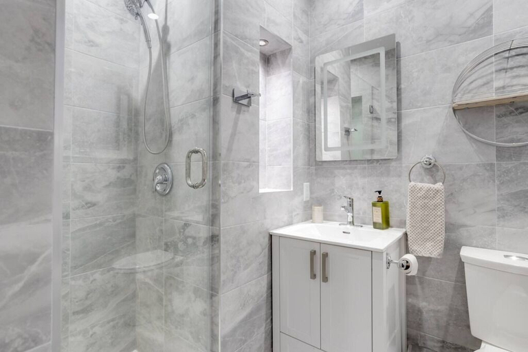 Bathroom, Casa Hotels Stylish Suites, Toronto