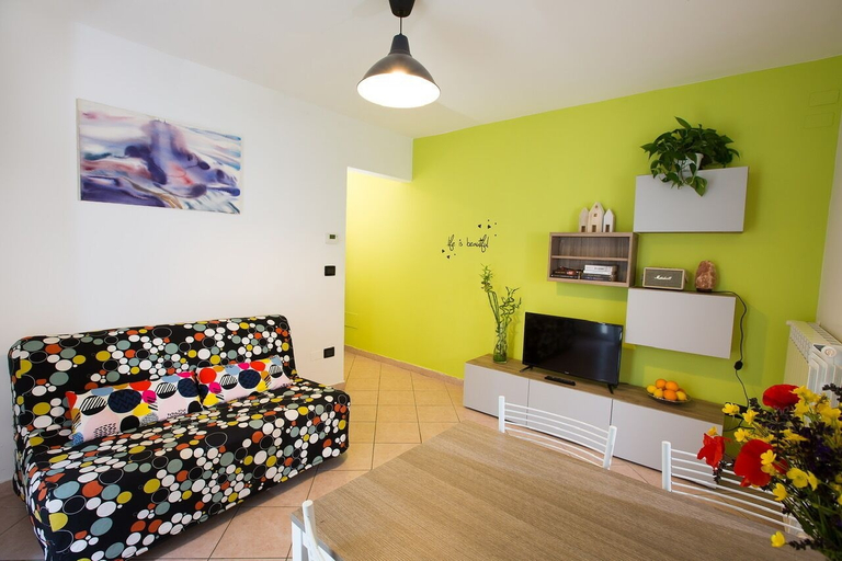 Living area 3, Santorsola Apartment, Bologna
