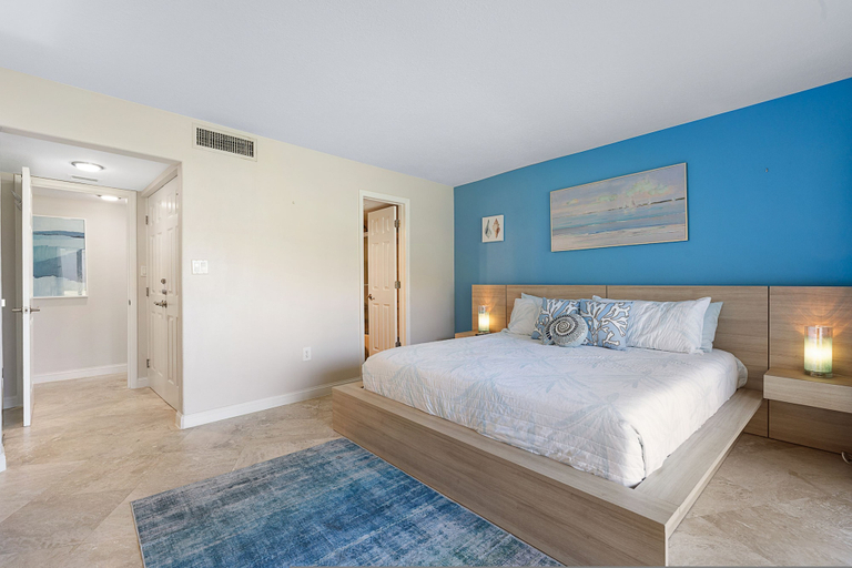 Room 5, Ocean View 2BR Ground Floor Condo NSB Surfside, Volusia