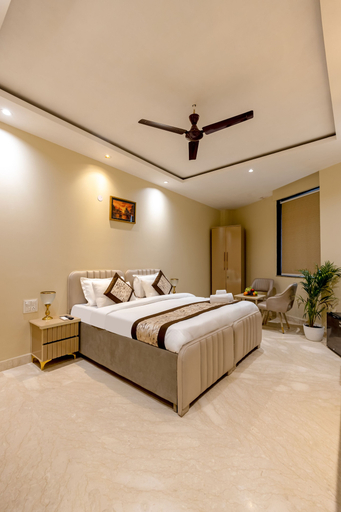 Room 4, Hotel Laffaire Select Near Rajori Metro, Delhi