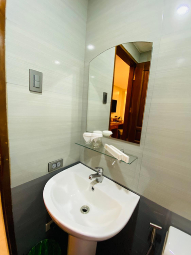 Bathroom 4, HOTEL HERENCIA 625 , Daraga