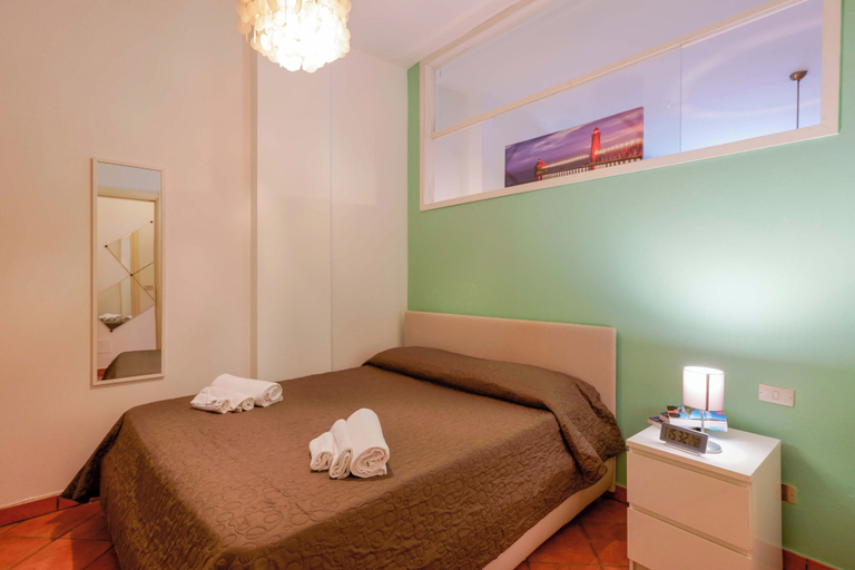 Room 4, Zamboni 58 Apartment, Bologna