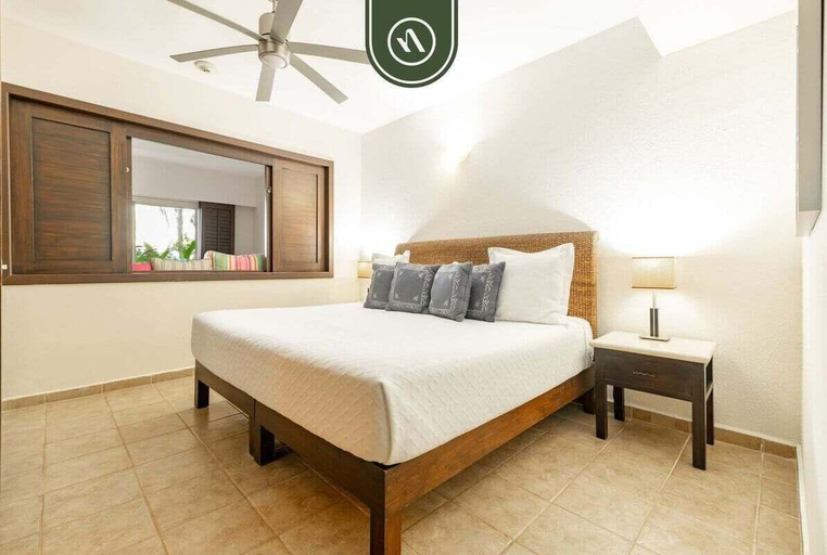 Room 4, 3BR Condo in the Krystal Grand Hotel - Beach, Compostela