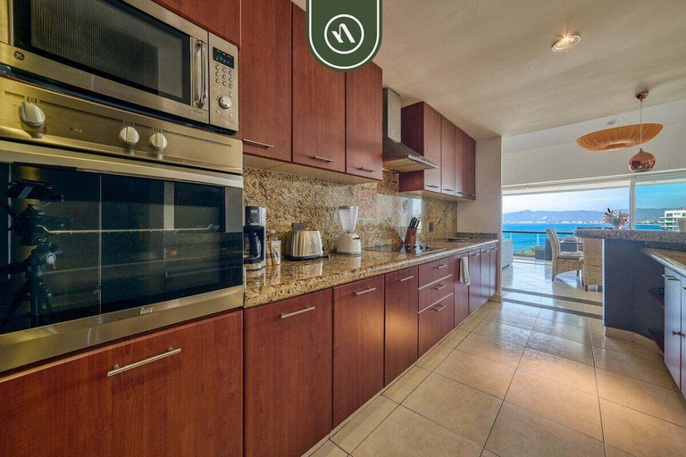 Others 4, Oceanfron 4 BR Condo - Beach - Wyndham Pool, Compostela