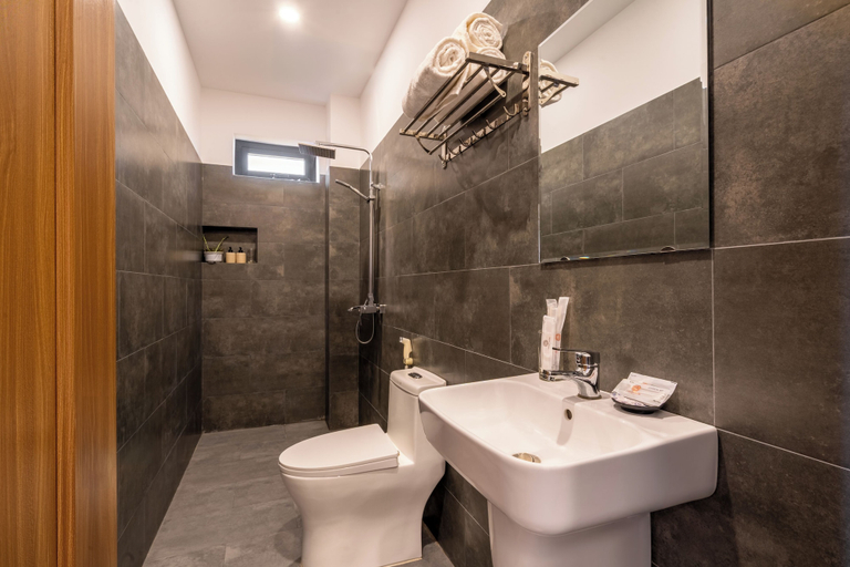 Bathroom 2, Corner Centre Villa Hoi An, Da Nang