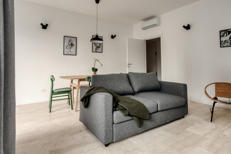 Others 5, Beautiful apt with 2 balconies, Milano