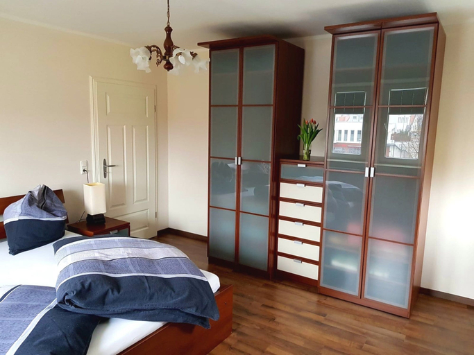Bedroom 3, Apartment on the Elbe Ferry - Apartment for 2 - 3 People, Dresden