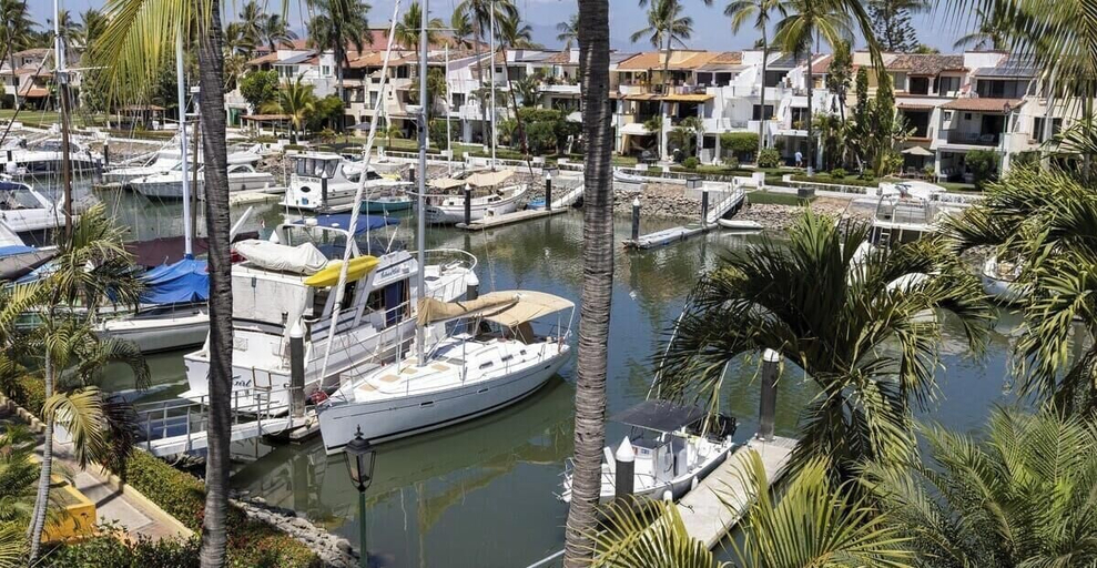 Marina 5, Cozy 3BR House - Front of Marina- Pool, Puerto Vallarta