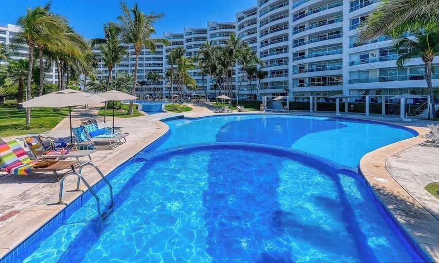 Sport & Beauty 5, Oceanfron 4 BR Condo - Beach - Wyndham Pool, Compostela