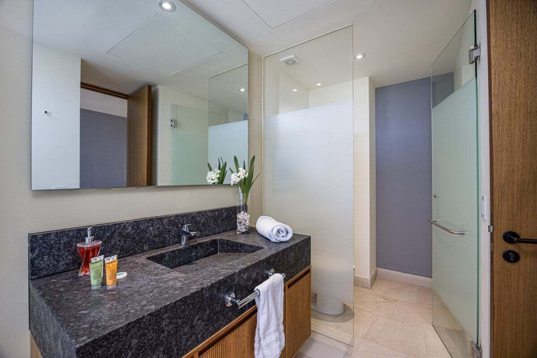 Bathroom, MIO Residences 306 C, Compostela