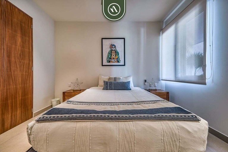 Room 2, 2BR Condo With Rooftop Pool - 2 Min Walk to Beach, Compostela