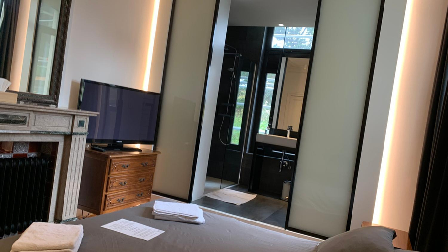 Bedroom 3, Albert Moliere, Bruxelles