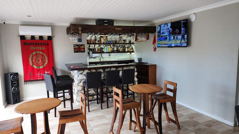 Food & Drinks 4, Stonehouse on Main, Overberg