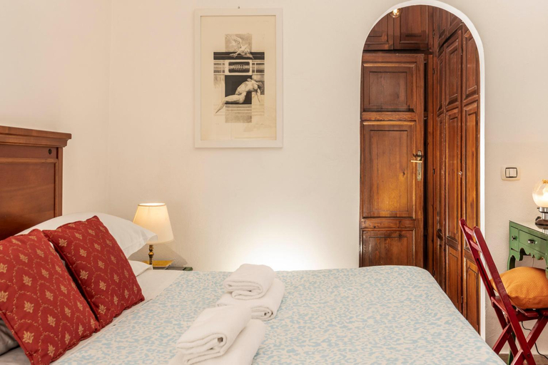 Bedroom 2, Arco in Pantheon apartments, Rome