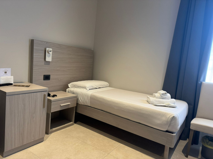 Bedroom 2, Casa San Giuseppe, Roma