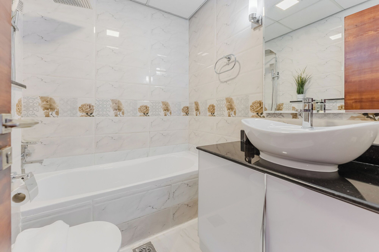 Bathroom 3, PVH - Al Jawhara - Charming Studio, Dubai