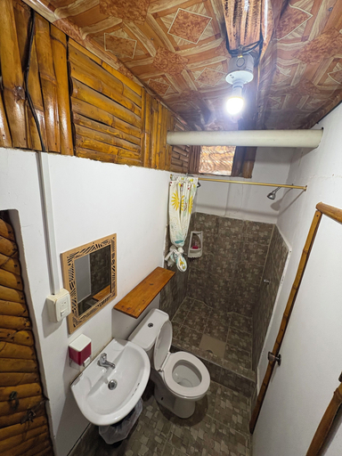 Bathroom 4, Soga Hostal, Manta