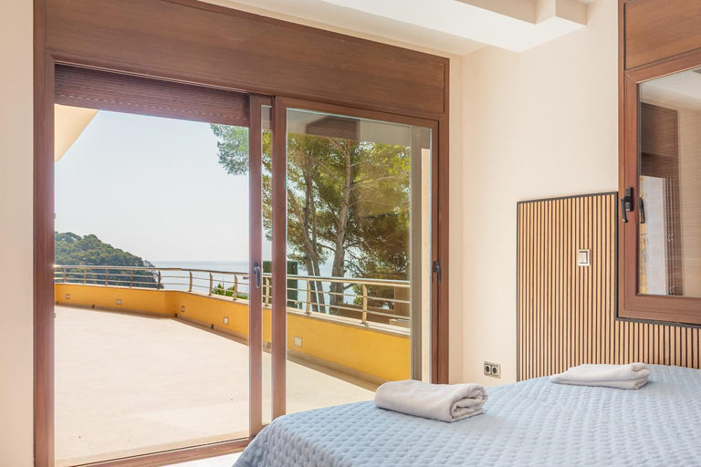 Bedroom 3, Villa con Infinity pool, Girona