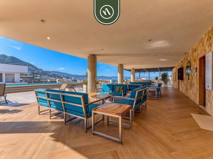 Outdoor dining 4, Luxury 2 BR in Romantic Zone - Rooftop Pool, Puerto Vallarta