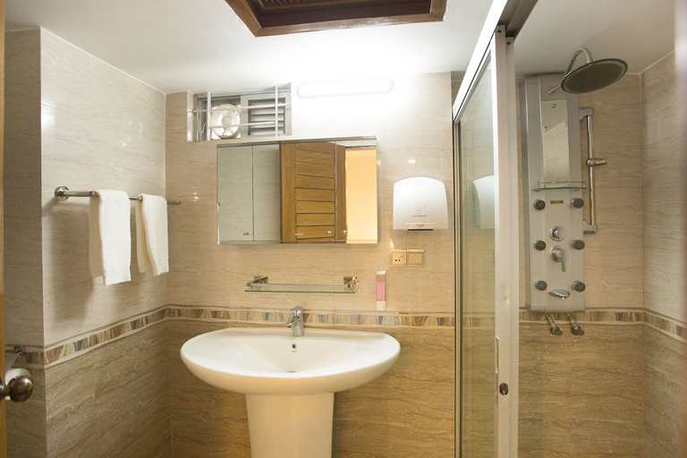 Bathroom 4, Shinepukur Suites, Dhaka
