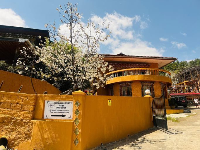 Exterior & Views