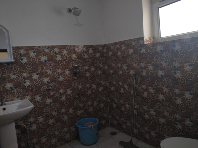 Bathroom 2, Donskit guest house, Leh