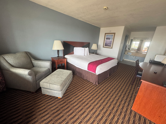 Room 2, Budget Host Inn, Saline