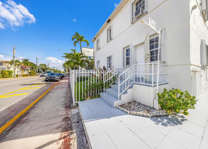 Exterior 2, Stylish Studio Retreat - Beach Access, Miami-Dade