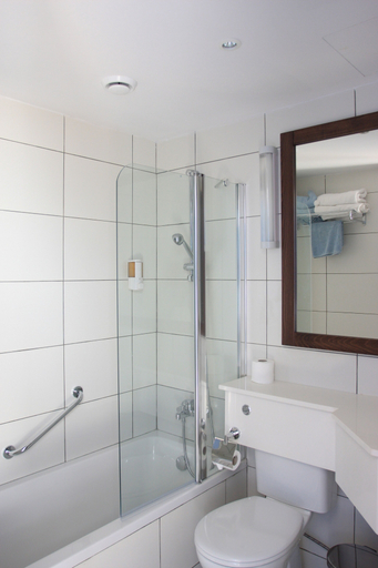 Bathroom, MarisMare Apartments