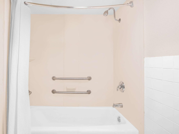 Bathroom 3, Park Inn by Radisson, Attalla-Gadsden, Etowah